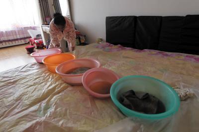 安泽楼上漏水，住户失联，小区没物管，业主维权难！律师来支招……